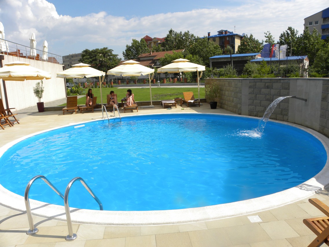 Hotel Aquastar Danube – outdoor pool