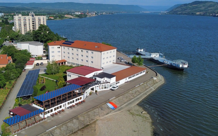Hotel Aquastar Danube – smeštaj uz Dunav pored plaže Hotel Aquastar Danube u Kladovu sa pogledom na Dunav i sopstvenim pristaništem za brodove i čamce